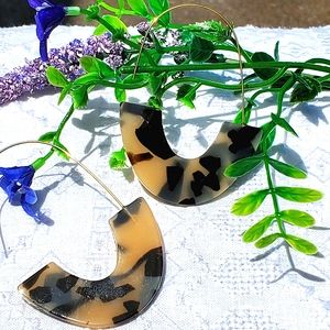 New fashion Wire Tortoise Acrylic Earrings